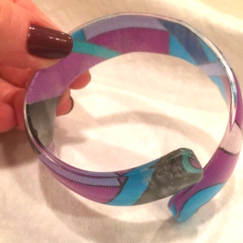 Emilio Pucci EUC Vintage Silk Scarf In A Lucite Bangle Bracelet - Picture 5 of 16